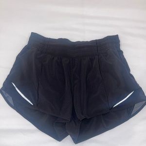 Lululemon Hotty Hot Shorts 2.5”